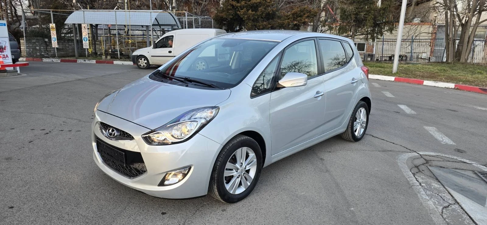 Hyundai Ix20 113000 хил.км.-АВТОМАТИК-УНИКАТ-1.6 БЕНЗИН | Mobile.bg — изображение 1