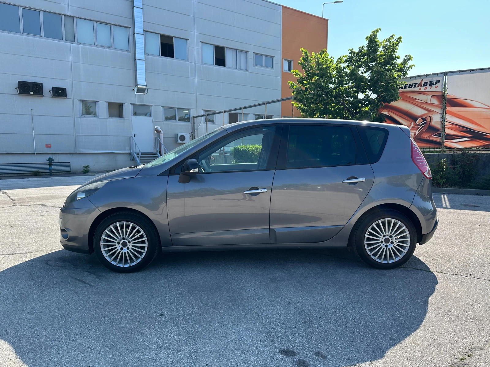 Renault Scenic 1.5d 110 к.с. - изображение 2