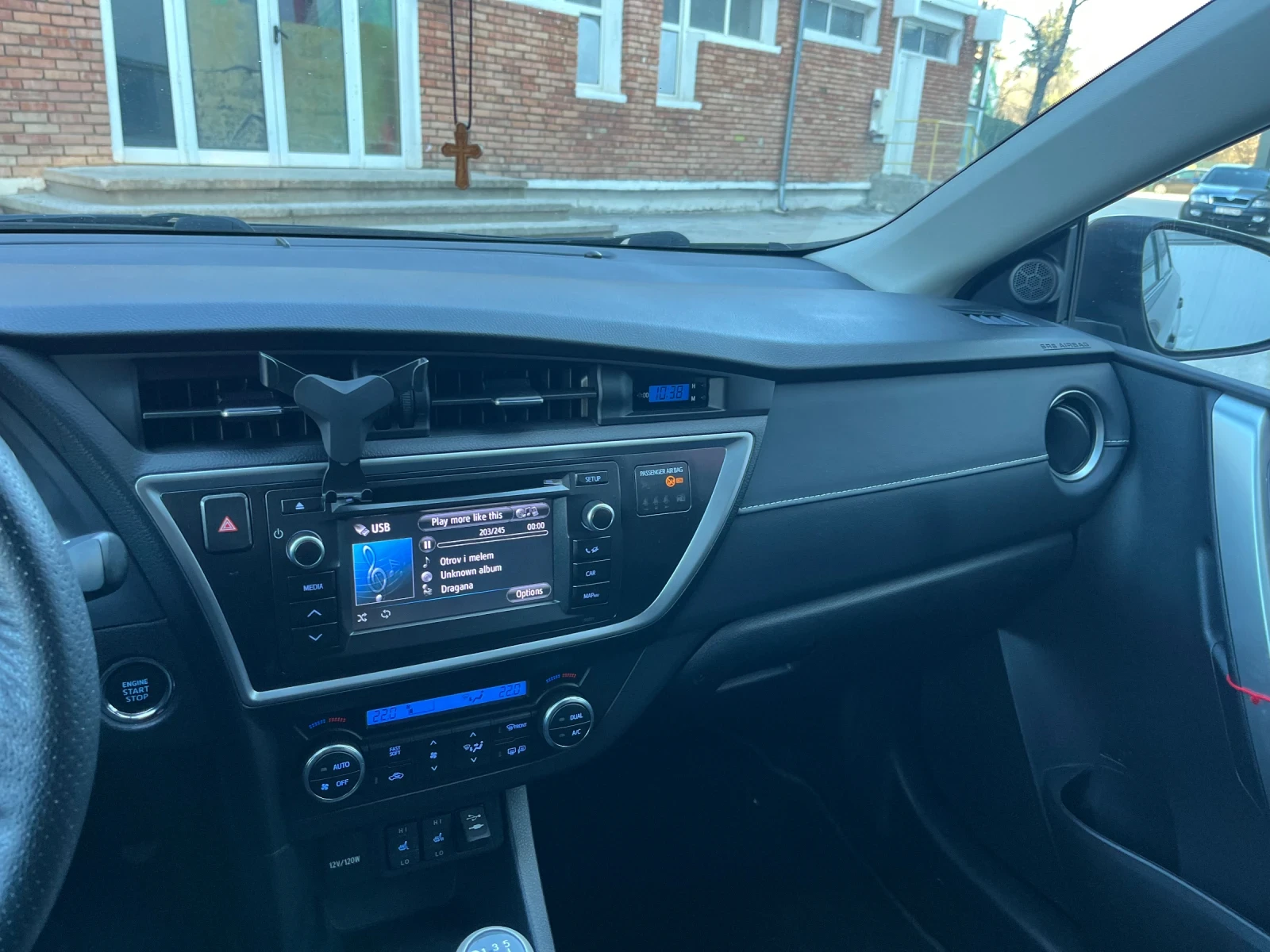 Toyota Auris 1.6 | Mobile.bg � ����������� 12