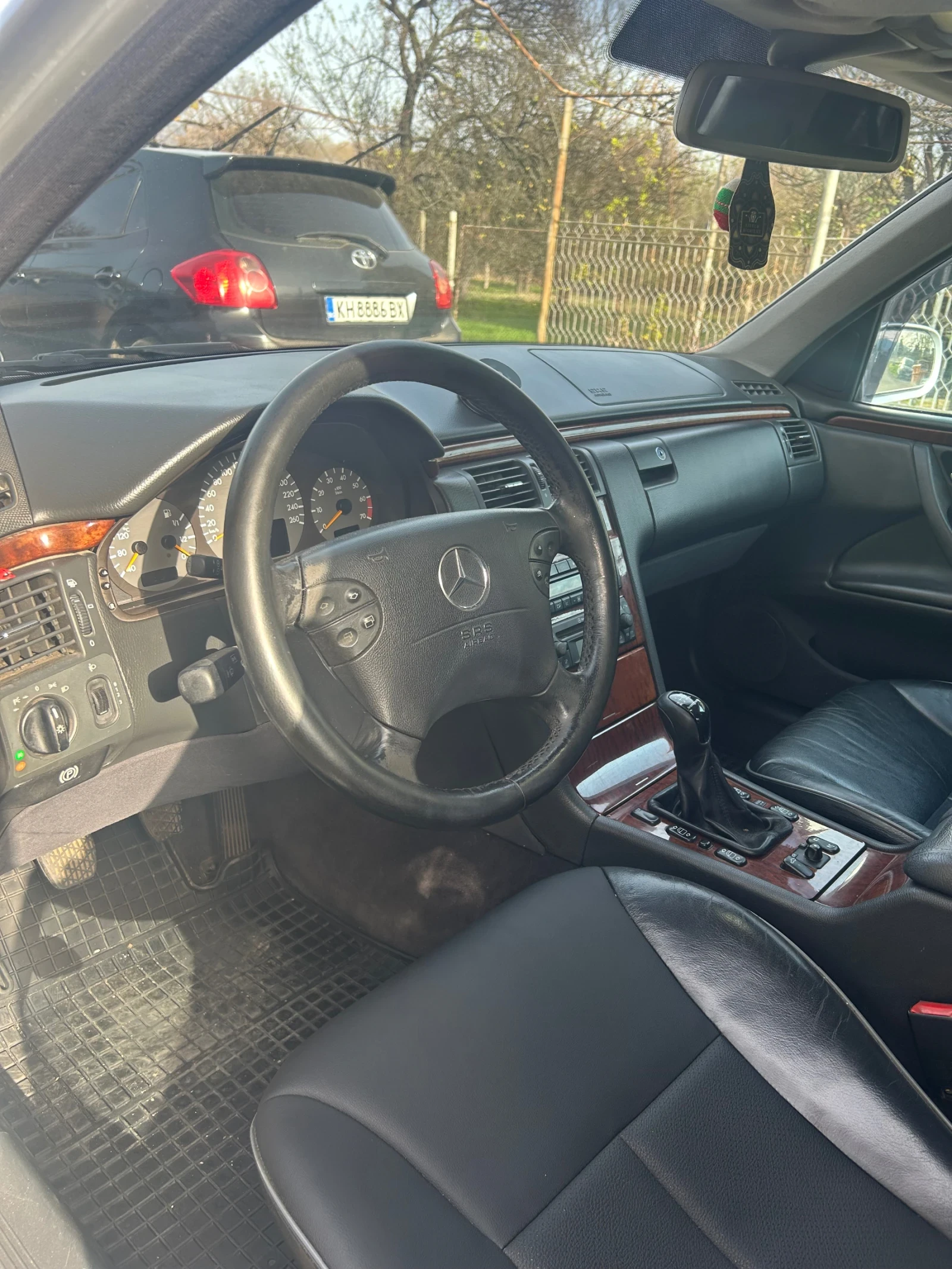 Mercedes-Benz E 200  - изображение 8