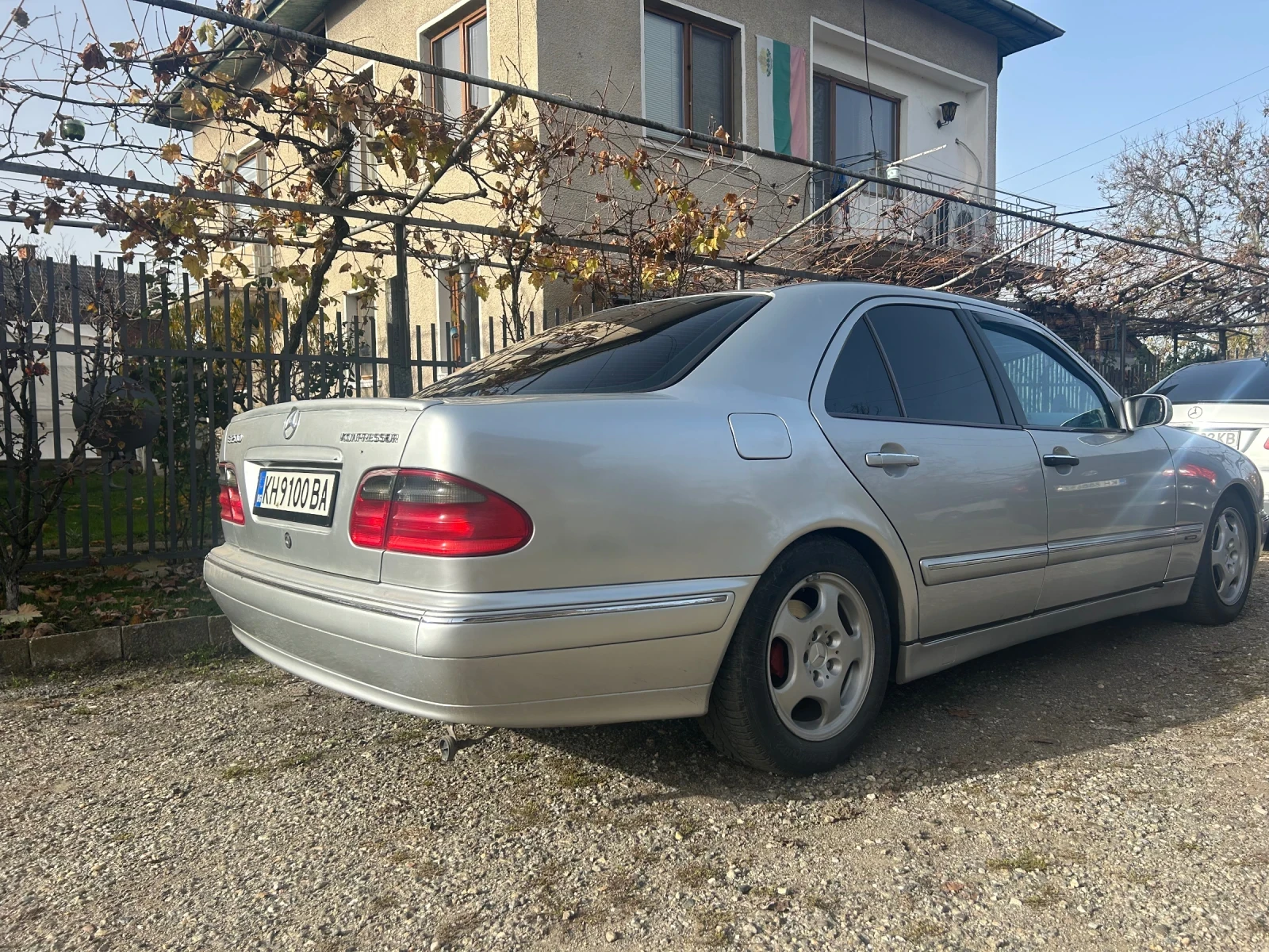 Mercedes-Benz E 200  - изображение 4