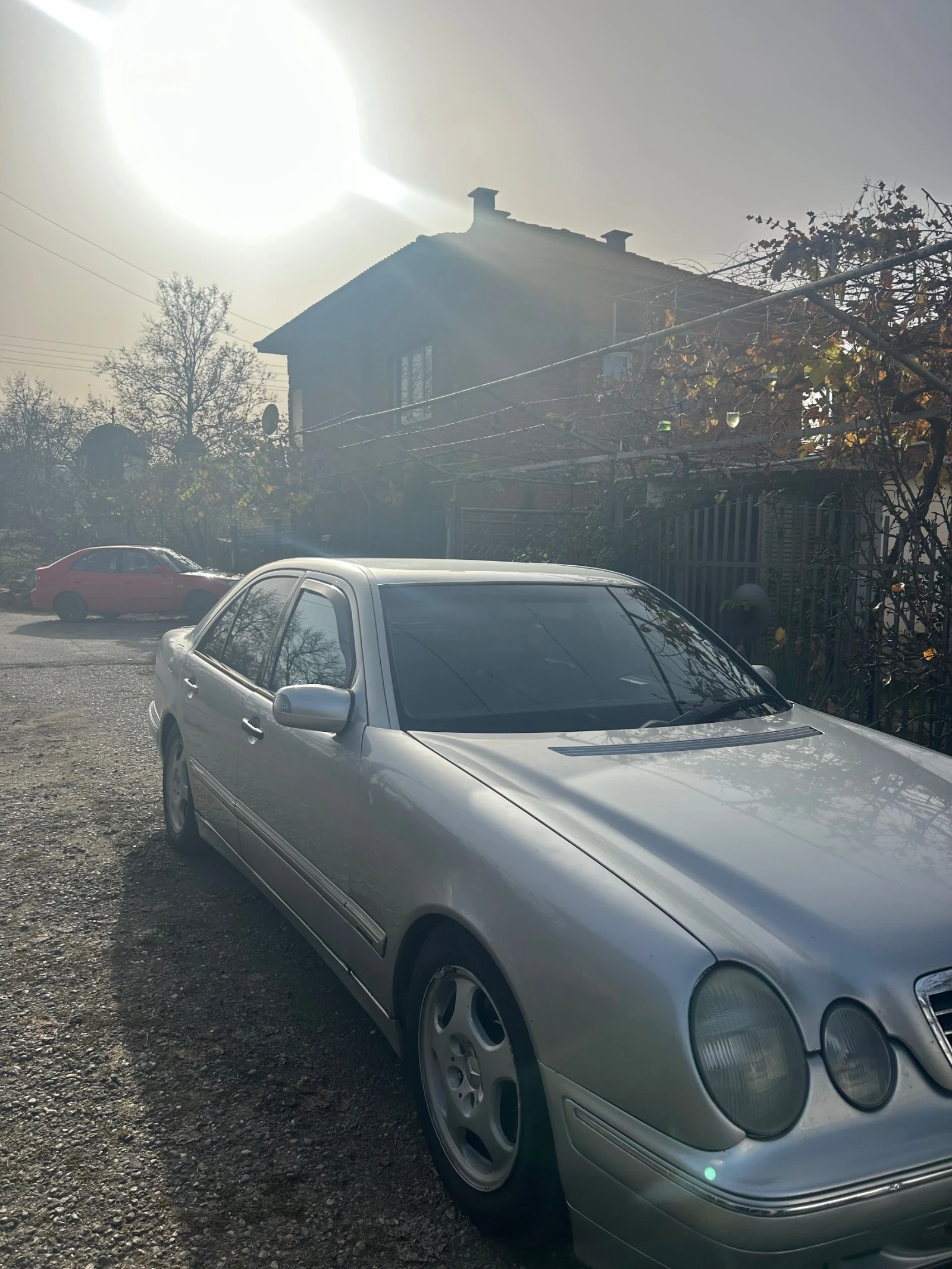 Mercedes-Benz E 200  - изображение 3