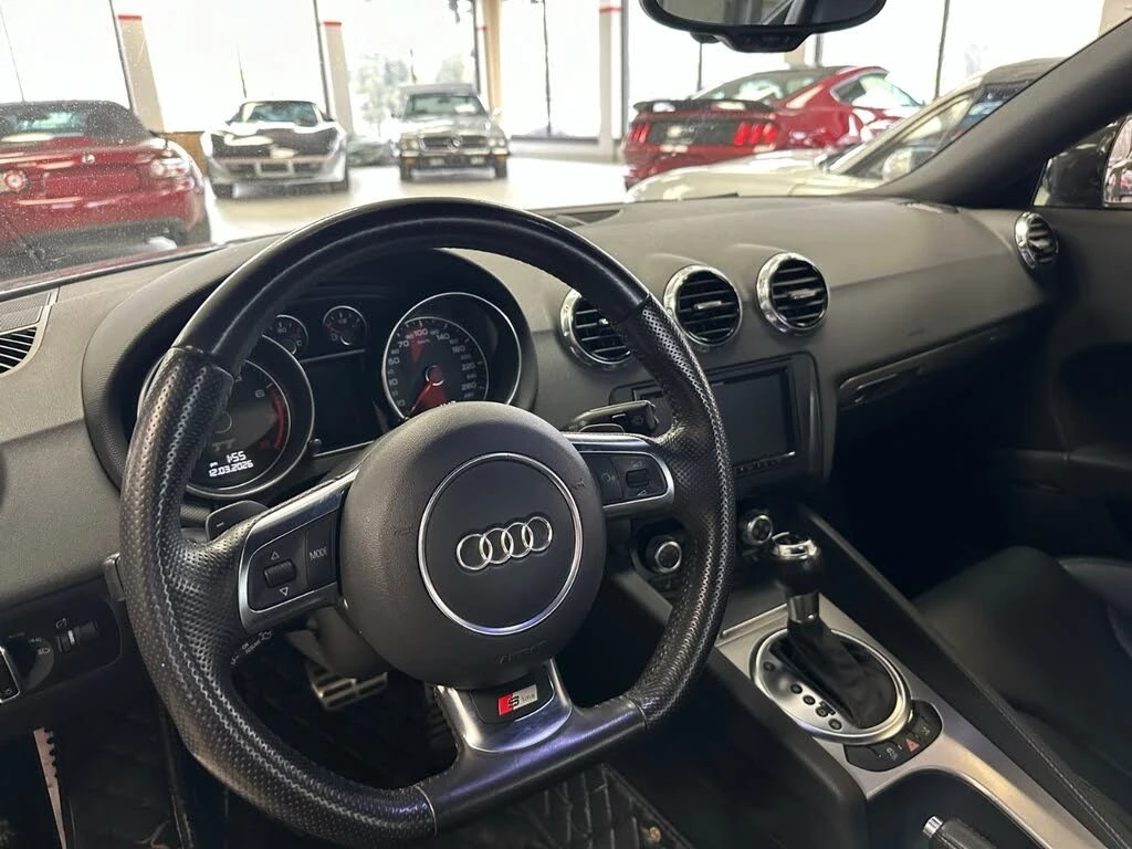 Audi Tt 2.0T* quattro* AвтоКредит * (ЦЕНА ДО БГ), снимка 14 - Автомобили и джипове - 54003563