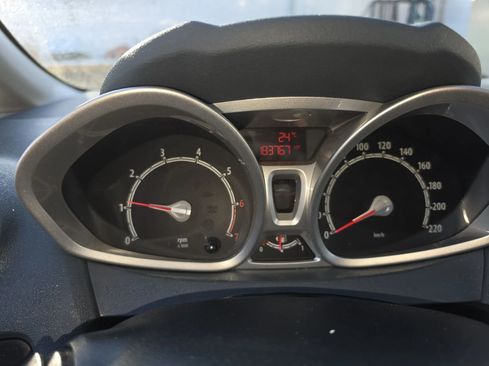 Ford Fiesta Ghia1, 25  82кс, снимка 9 - Автомобили и джипове - 54350504