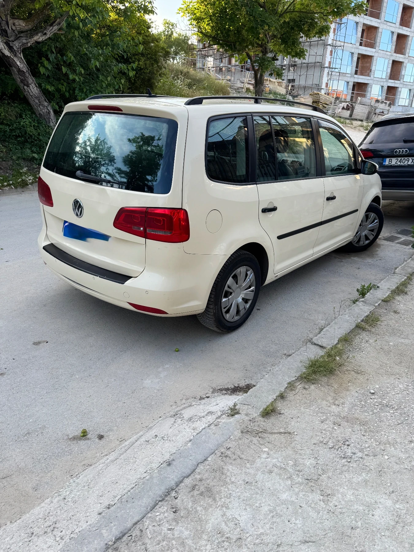 VW Touran, снимка 4 - Автомобили и джипове - 54840579