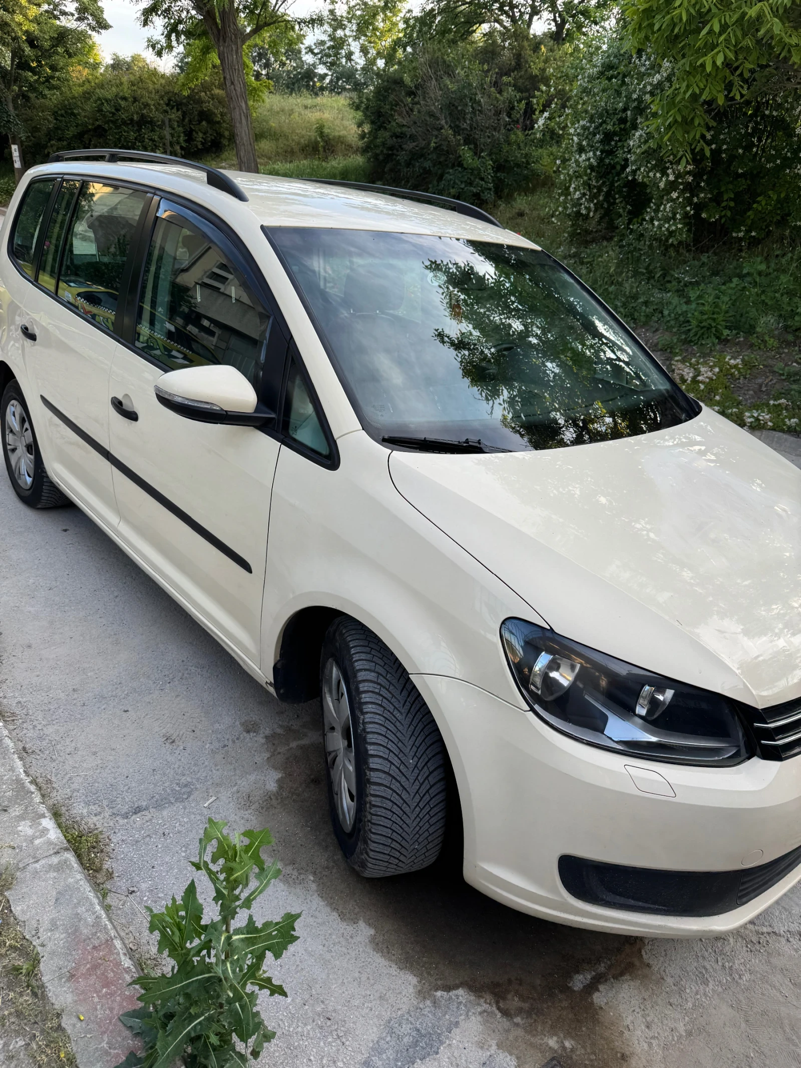VW Touran, снимка 2 - Автомобили и джипове - 54840579