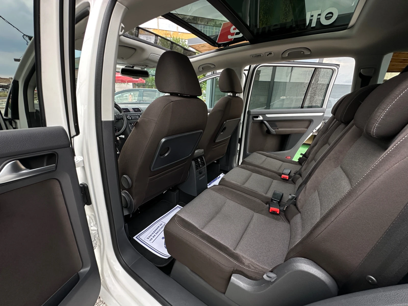 VW Touran Style* Панорама* 2.0tdi* DSG* , снимка 13 - Автомобили и джипове - 55133889