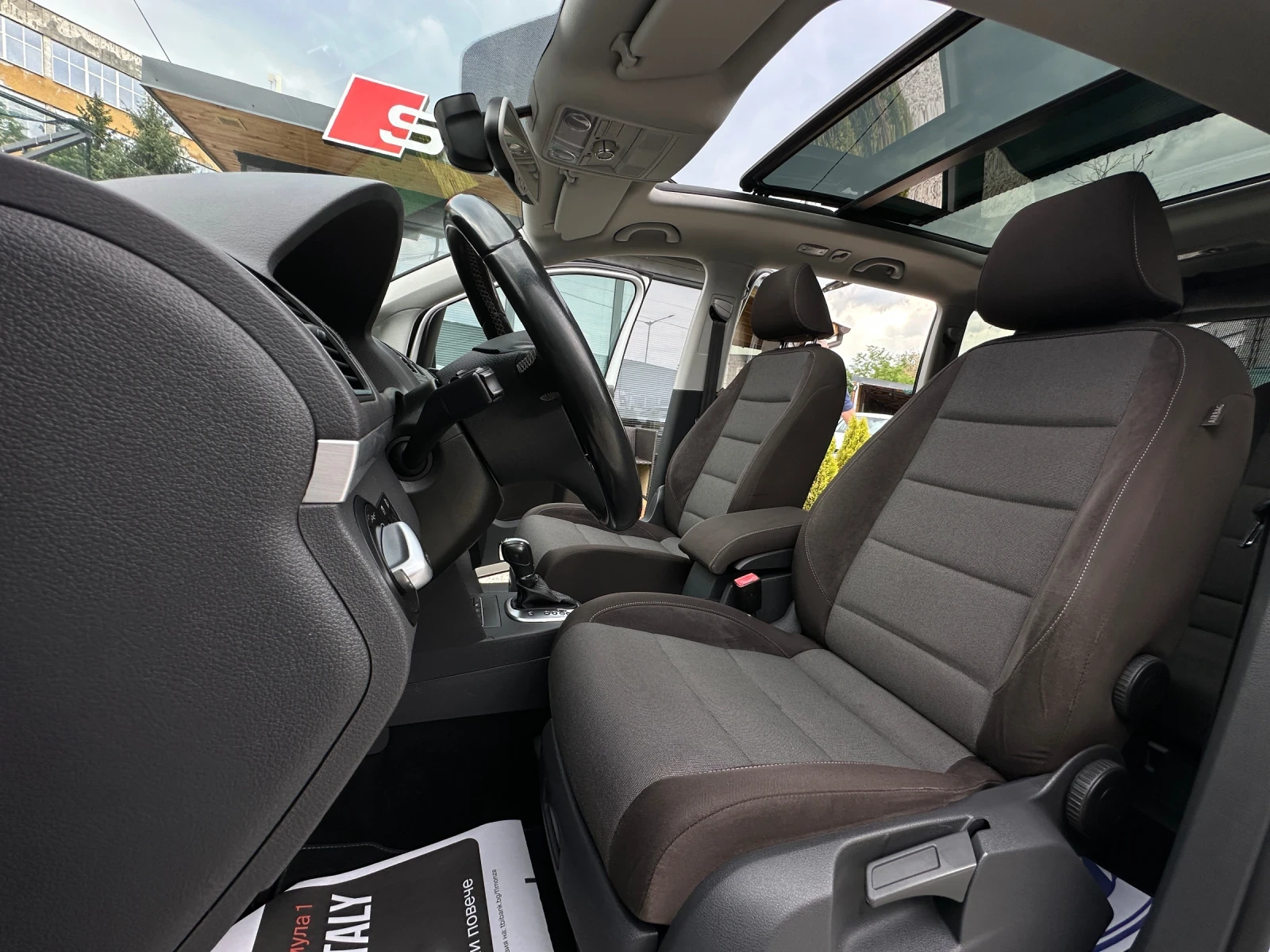 VW Touran Style* Панорама* 2.0tdi* DSG* , снимка 7 - Автомобили и джипове - 55133889