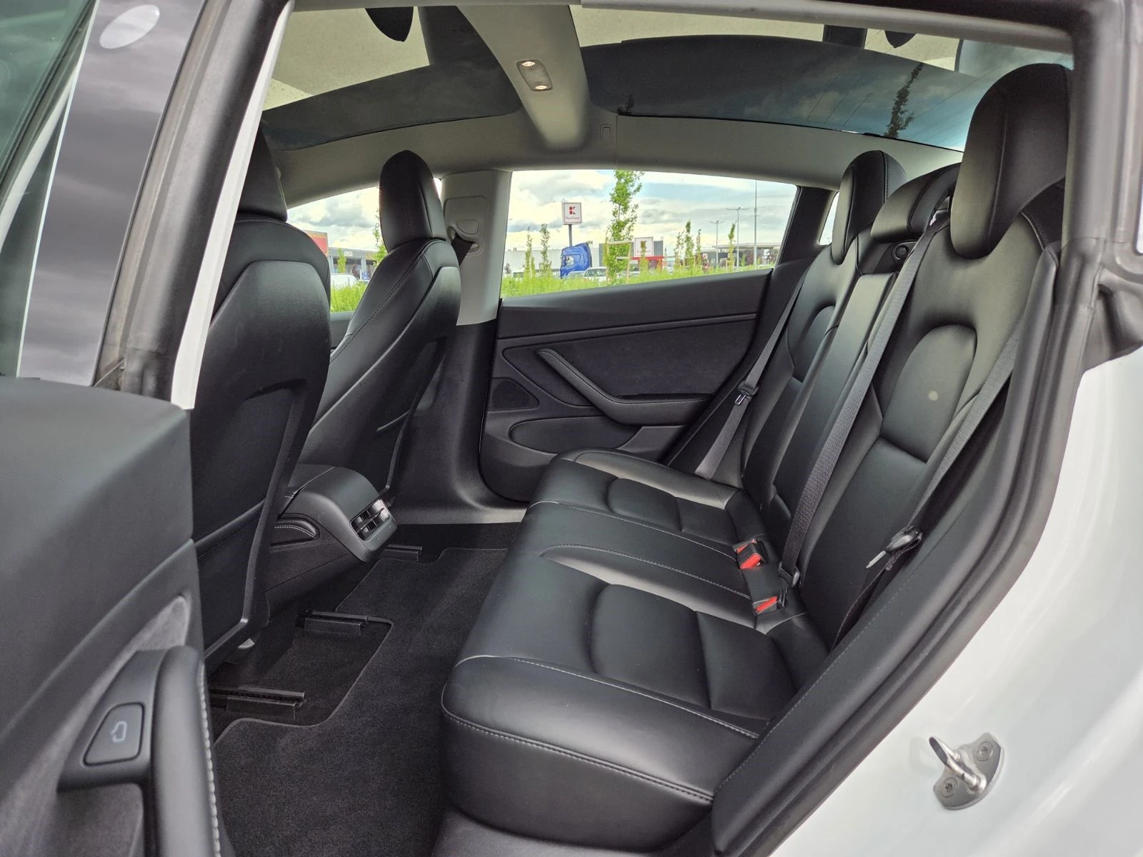 Tesla Model 3 Performance, снимка 13 - Автомобили и джипове - 55304451