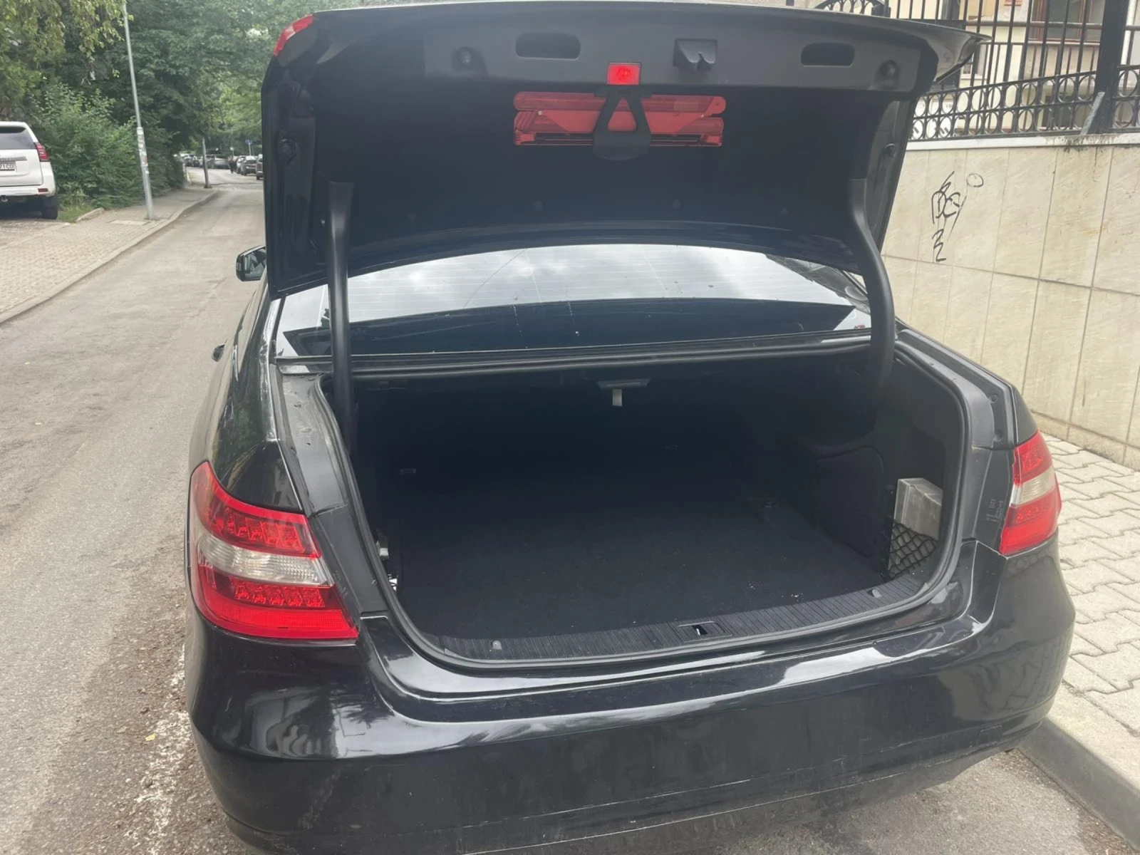 Mercedes-Benz E 200 CDI, снимка 6 - Автомобили и джипове - 55321192