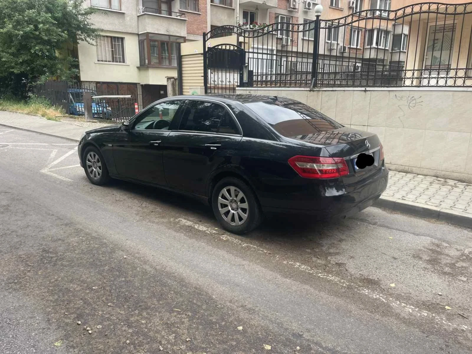 Mercedes-Benz E 200 CDI, снимка 2 - Автомобили и джипове - 55321192