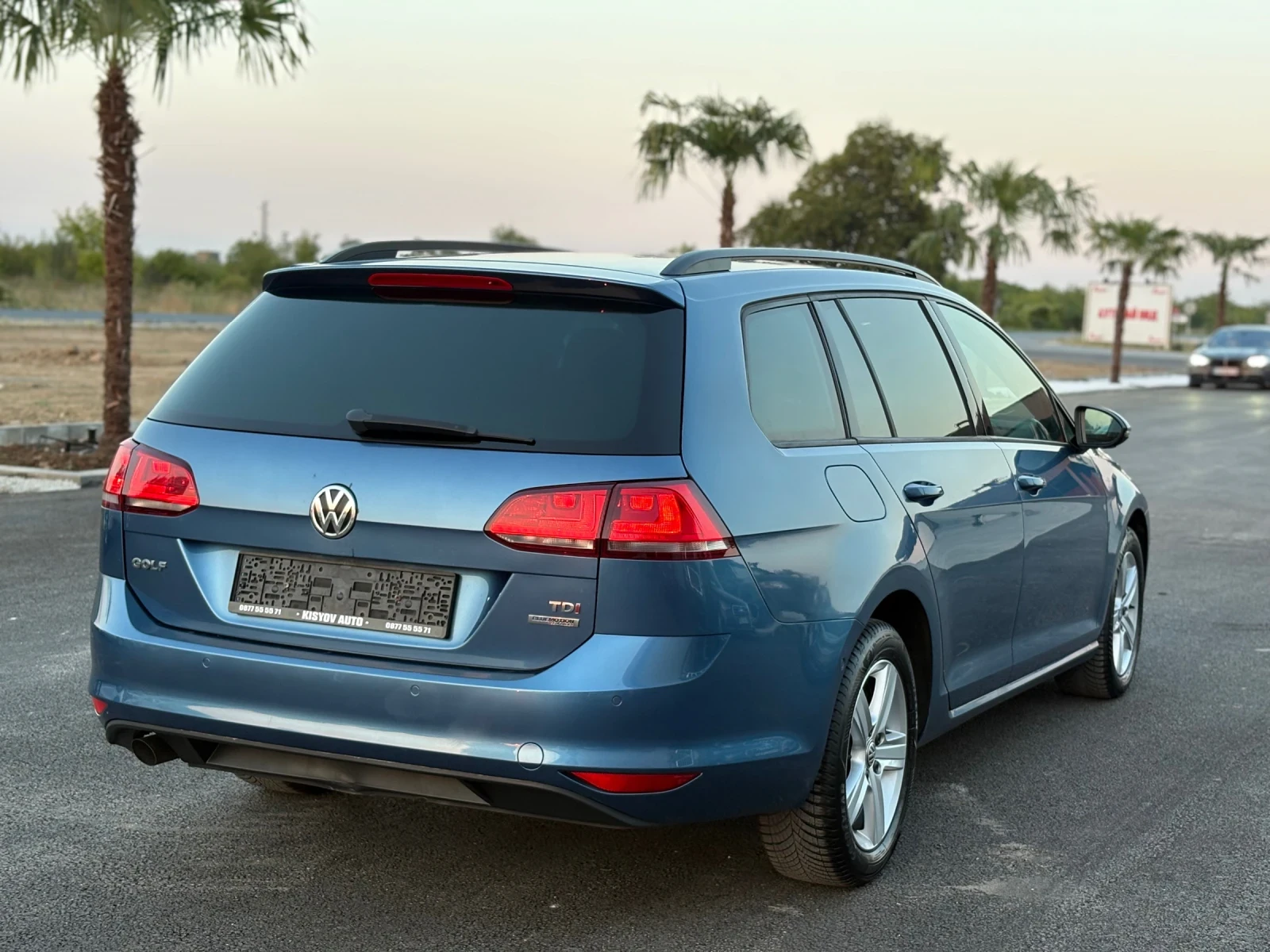 VW Golf 1.6 TDI 105кс Navi Подгрев Самопаркиране EURO5B, снимка 4 - Автомобили и джипове - 55755011