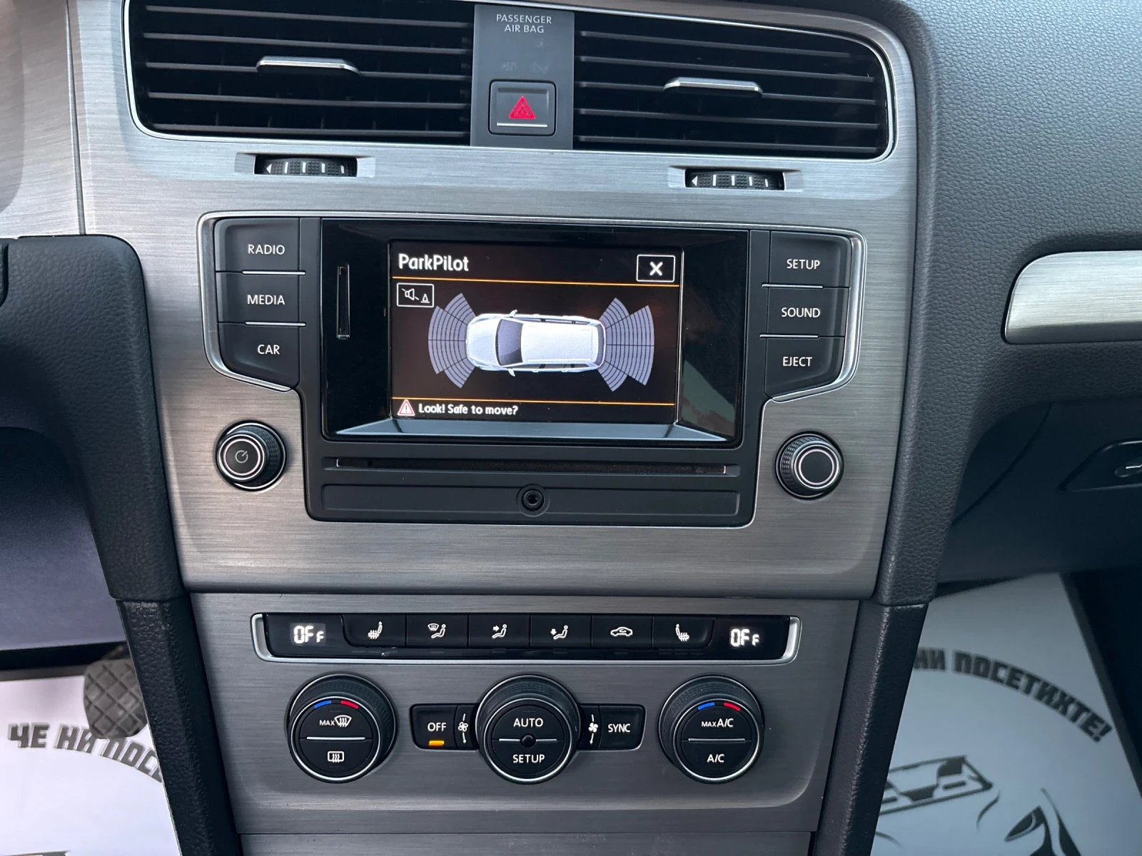 VW Golf 1.6 TDI 105кс Navi Подгрев Самопаркиране EURO5B, снимка 12 - Автомобили и джипове - 55755011