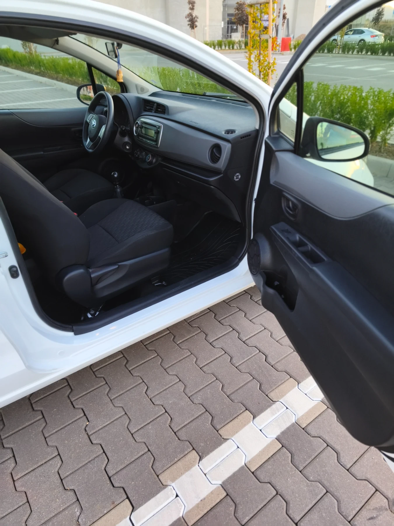 Toyota Yaris 1.4 D4D, снимка 9 - Автомобили и джипове - 56049316