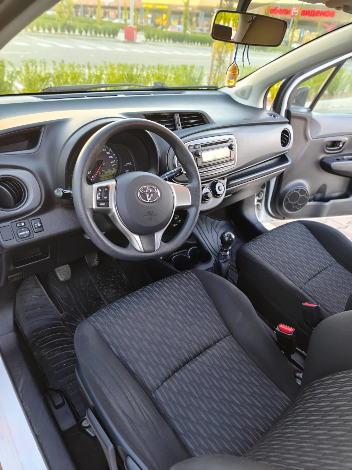 Toyota Yaris 1.4 D4D, снимка 12 - Автомобили и джипове - 56049316