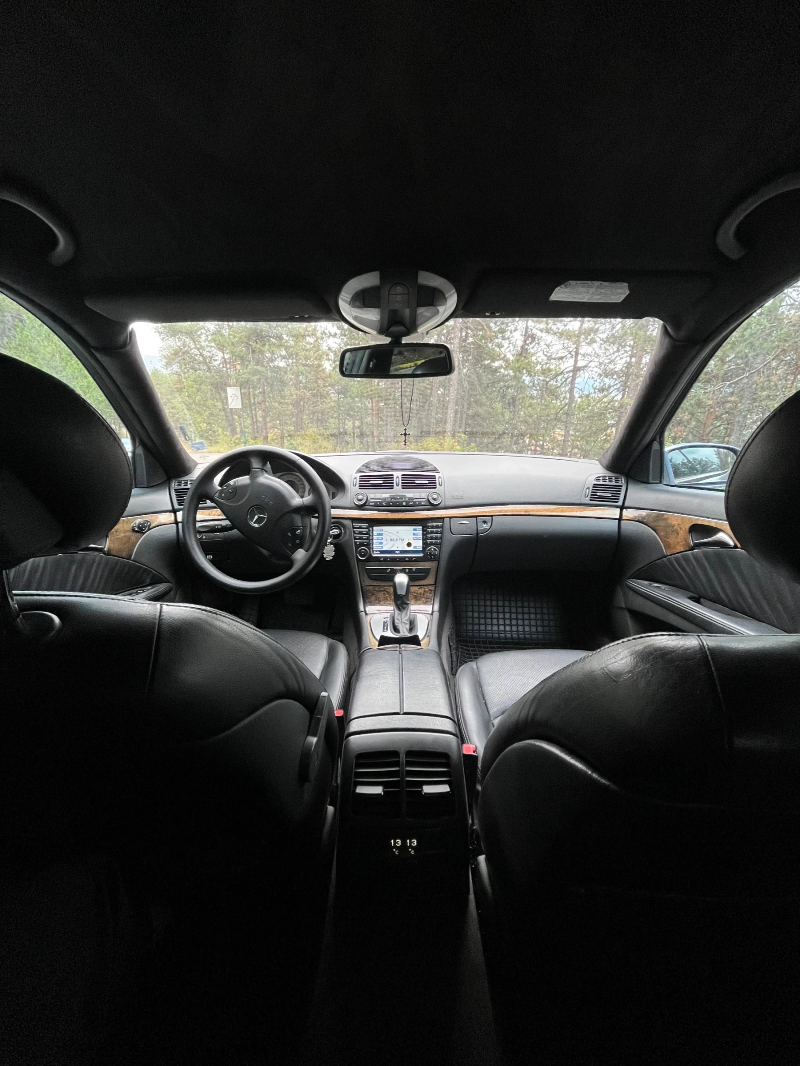 Mercedes-Benz E 320, снимка 11 - Автомобили и джипове - 56270117