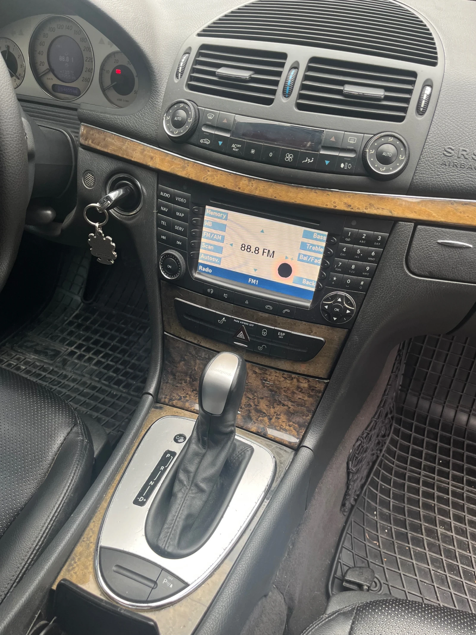 Mercedes-Benz E 320, снимка 14 - Автомобили и джипове - 56270117