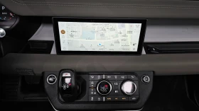Land Rover Defender D240* BLIND SPOT* 360* ПОДГРЕВ ВОЛАН* ЛЮК* КРАЙНА , снимка 14