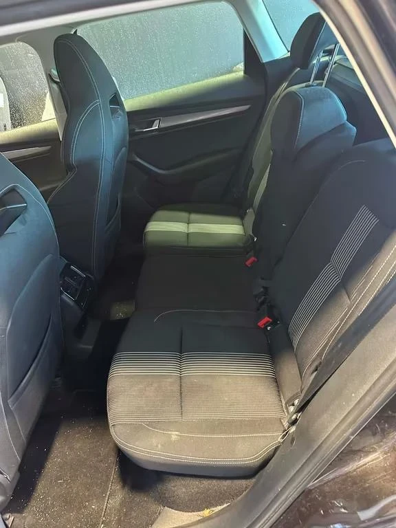 Skoda Karoq 2.0 TDI Style 4x4 Automatic, снимка 6 - Автомобили и джипове - 54585229