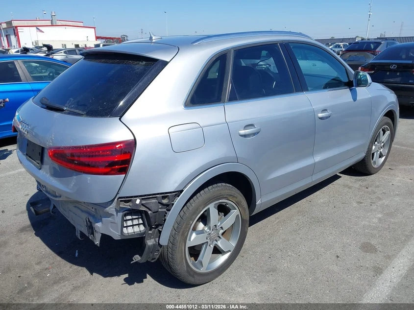 Audi Q3 2.0L I-4 DI, DOHC, VVT, TURBO, 200HP Front Wheel, снимка 4 - Автомобили и джипове - 53917888