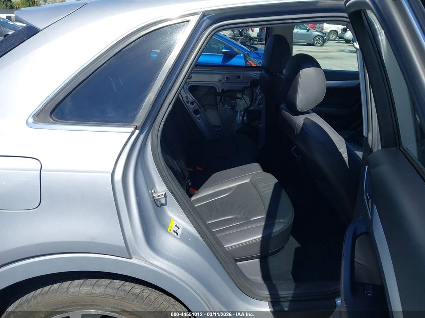 Audi Q3 2.0L I-4 DI, DOHC, VVT, TURBO, 200HP Front Wheel, снимка 8 - Автомобили и джипове - 53917888