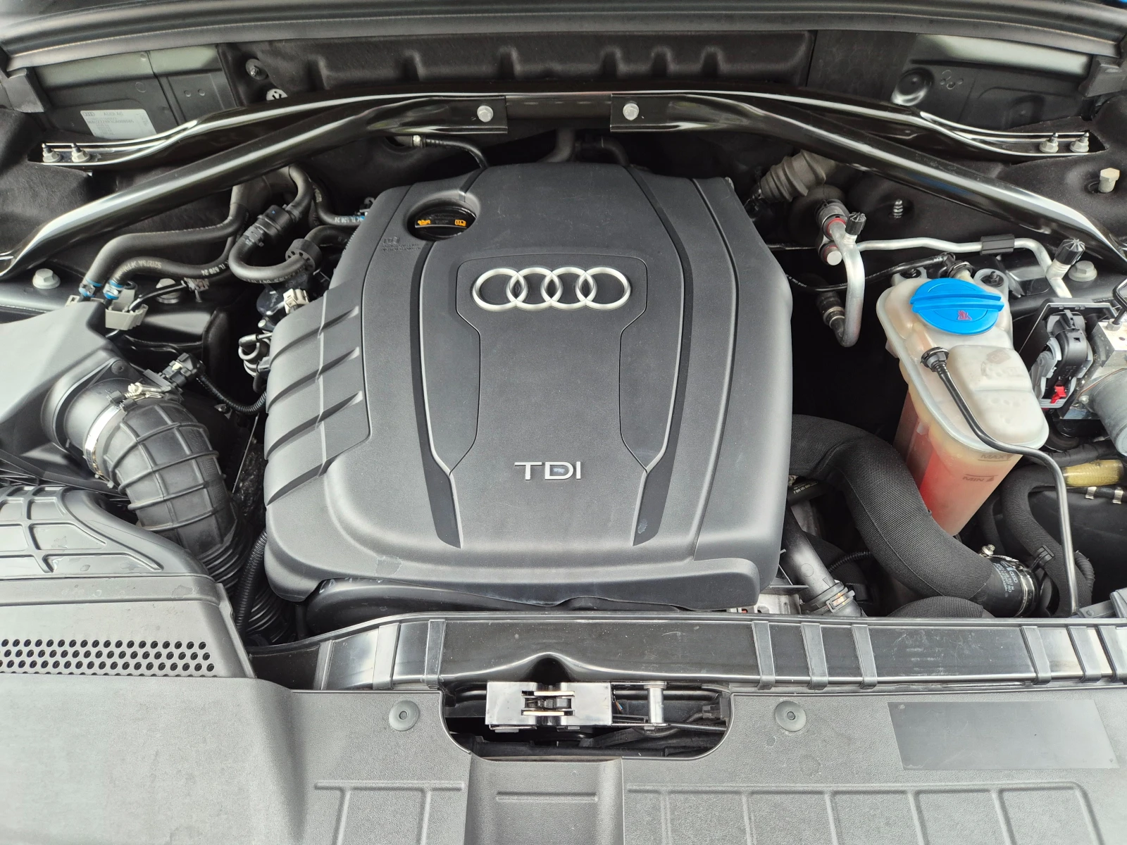 Audi Q5 2.0TDI S-line Panorama 2011г. , снимка 17 - Автомобили и джипове - 53971265