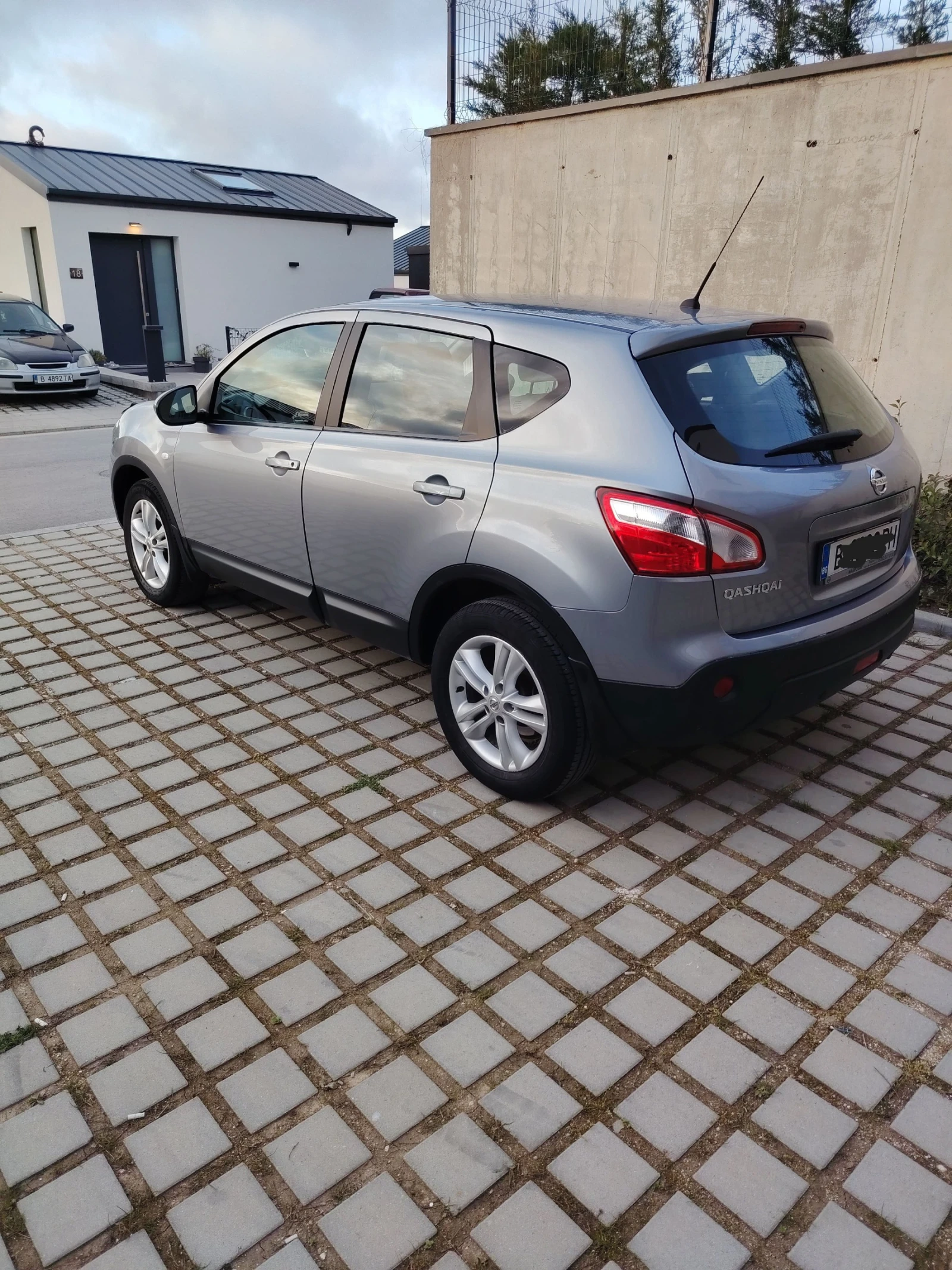 Nissan Qashqai, снимка 6 - Автомобили и джипове - 54221221