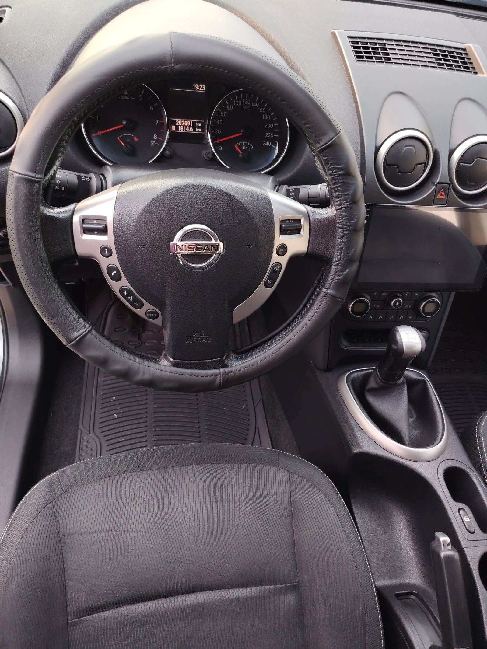 Nissan Qashqai, снимка 12 - Автомобили и джипове - 54221221