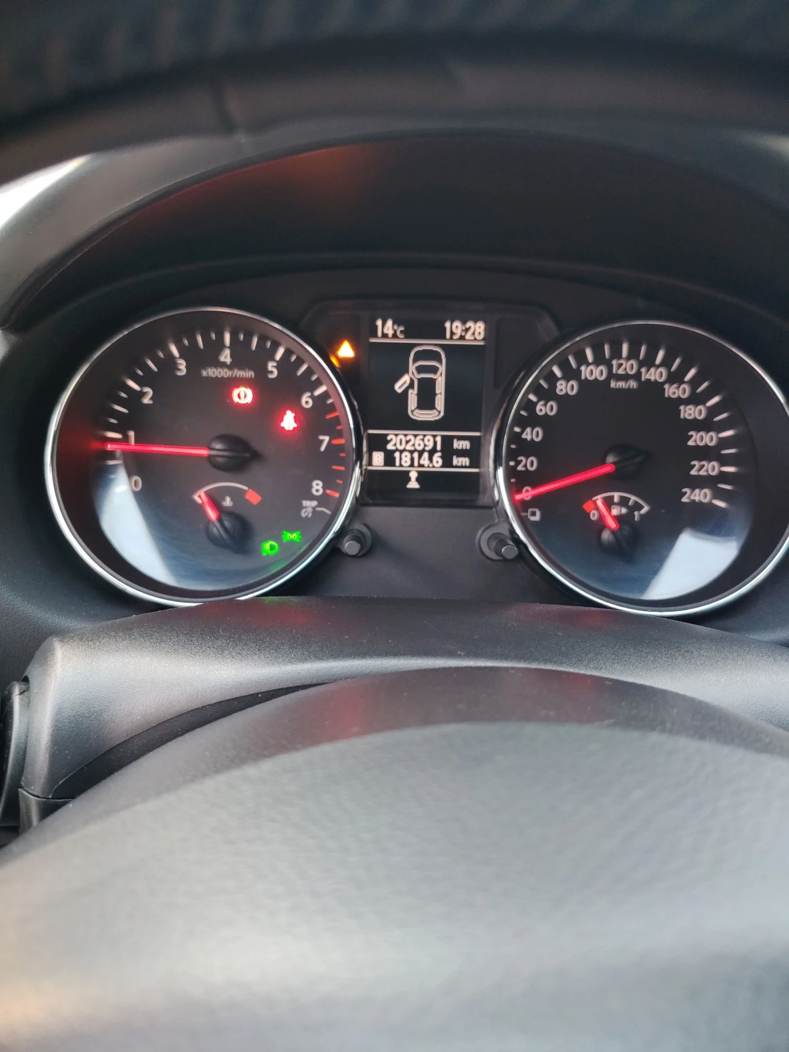 Nissan Qashqai, снимка 15 - Автомобили и джипове - 54221221