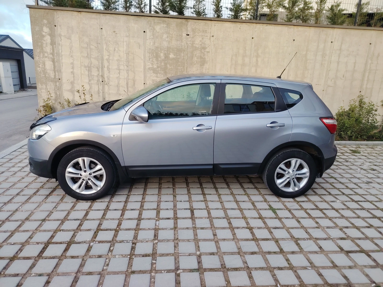Nissan Qashqai, снимка 4 - Автомобили и джипове - 54221221