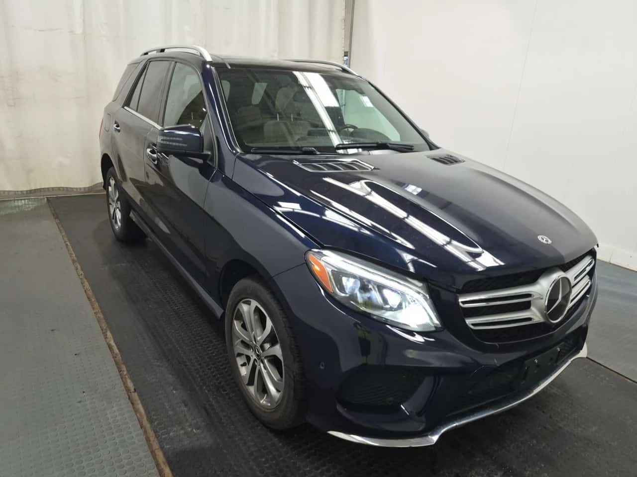 Mercedes-Benz GLE 400 ДИСТРОНИК * H/К * ОБДУХВАНЕ * CARFAX * KEYLESS, снимка 2 - Автомобили и джипове - 54941272