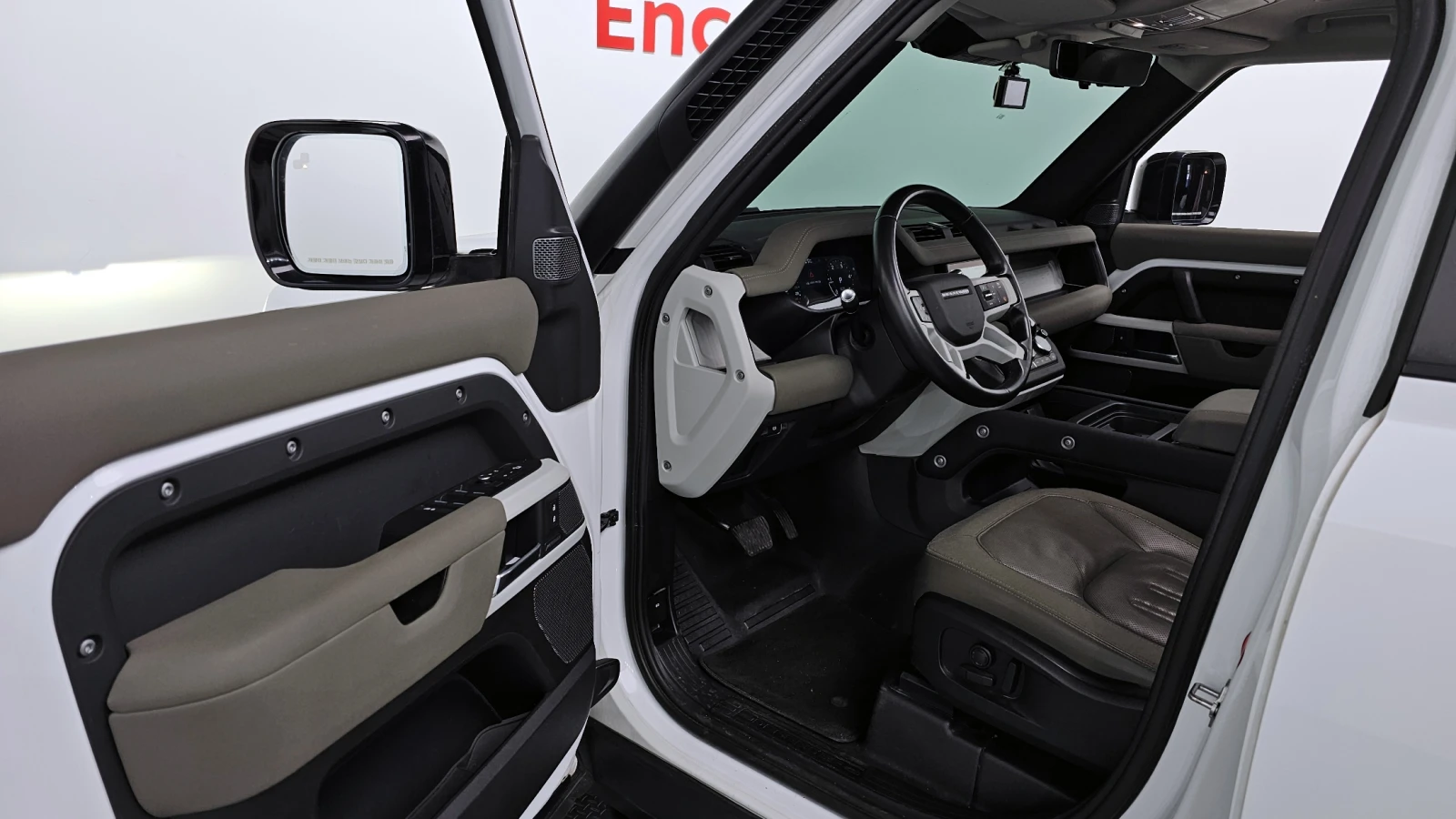 Land Rover Defender D240* BLIND SPOT* 360* ПОДГРЕВ ВОЛАН* ЛЮК* КРАЙНА , снимка 11 - Автомобили и джипове - 55383924