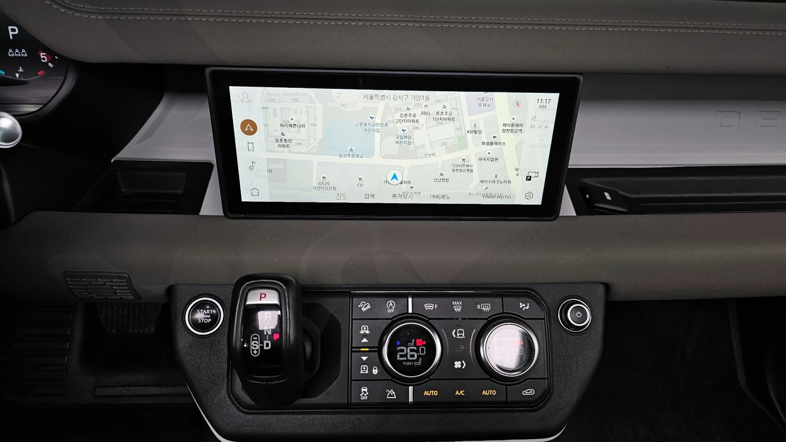 Land Rover Defender D240* BLIND SPOT* 360* ПОДГРЕВ ВОЛАН* ЛЮК* КРАЙНА , снимка 14 - Автомобили и джипове - 55383924
