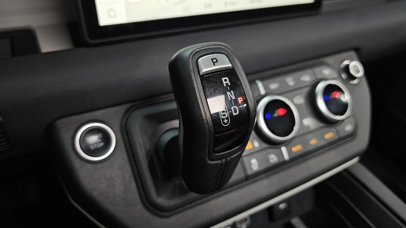 Land Rover Defender D240* BLIND SPOT* 360* ЛЮК* ПОДГРЕВ ВОЛАН* КРАЙНА , снимка 9 - Автомобили и джипове - 55383924