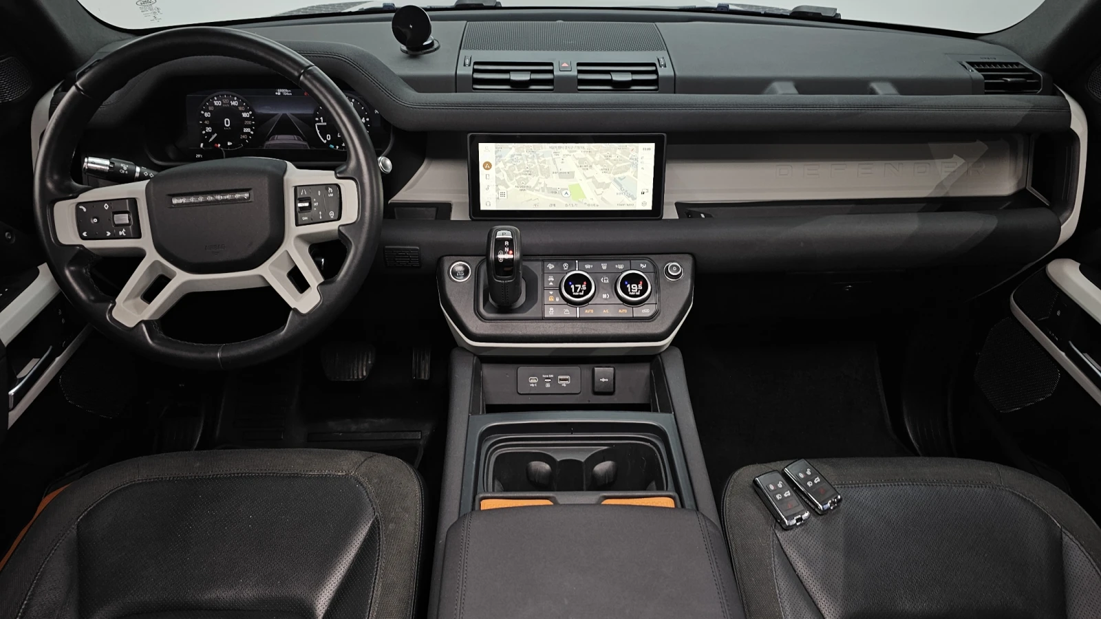 Land Rover Defender D240* BLIND SPOT* 360* ЛЮК* ПОДГРЕВ ВОЛАН* КРАЙНА , снимка 7 - Автомобили и джипове - 55383924