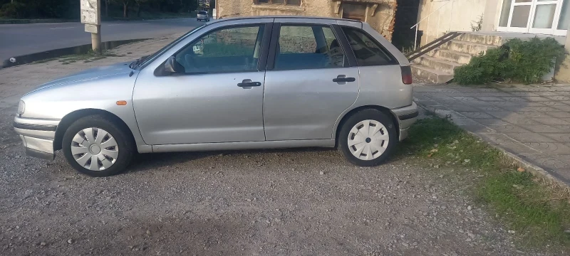 Seat Ibiza 1.4i, снимка 4 - Автомобили и джипове - 47334167