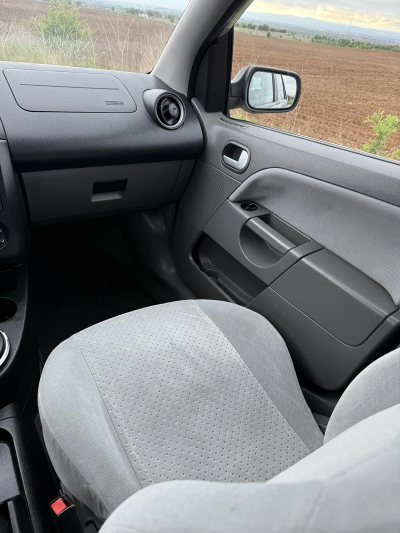Ford Fiesta 1.4/80, снимка 12 - Автомобили и джипове - 53072520