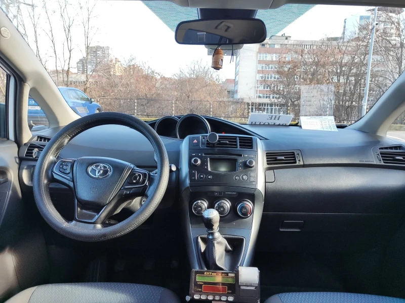 Toyota Verso 1.6 D-4D (112кс) 6+ 1, снимка 11 - Автомобили и джипове - 52407873