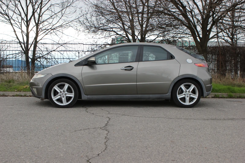 Honda Civic automatic 1.8vtec, снимка 3 - Автомобили и джипове - 53401136