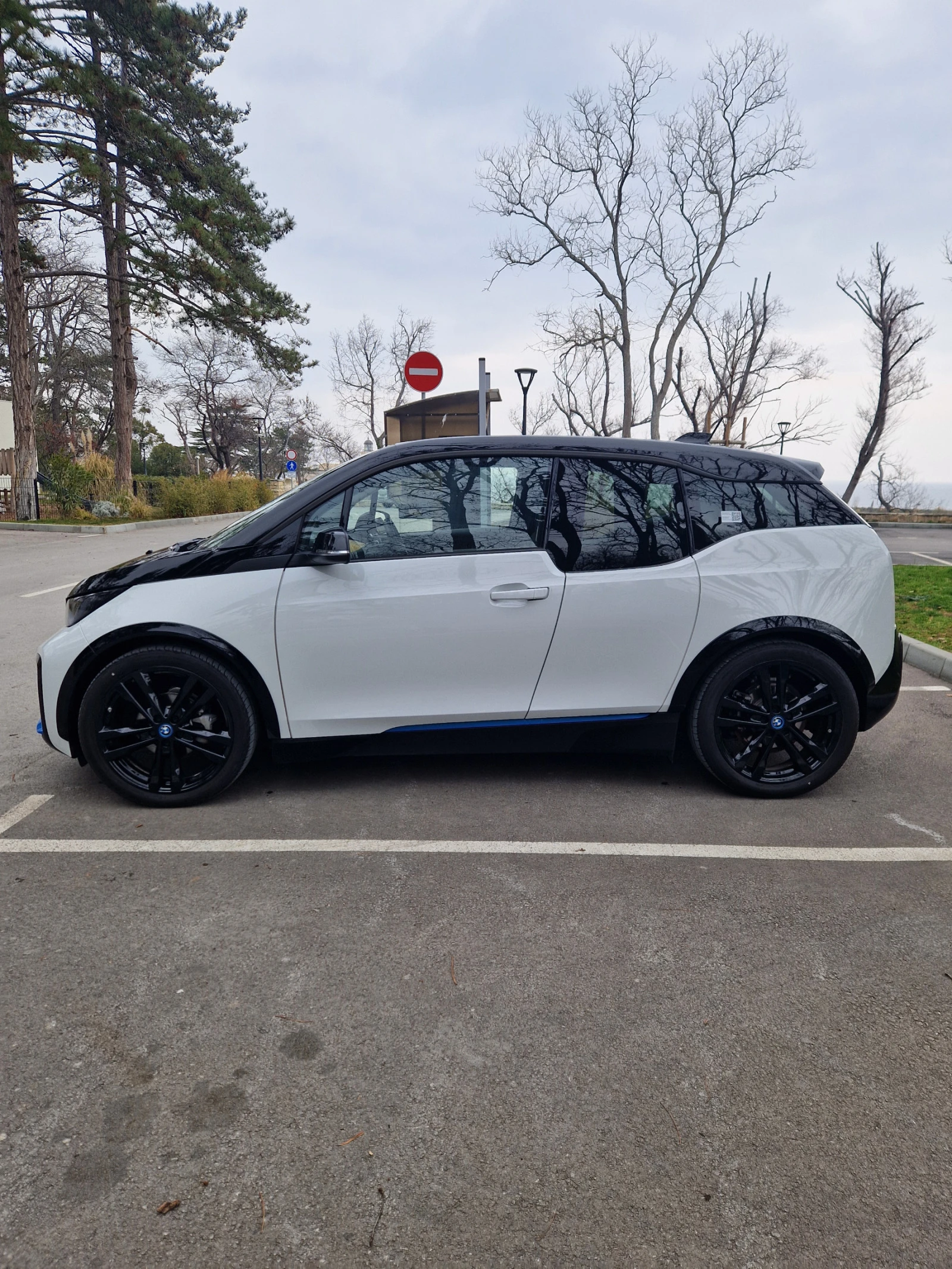 BMW i3 120Ah//КАМЕРА/KEYLESS ENTRY/BMW PREMIUM SELECTION/ - изображение 2