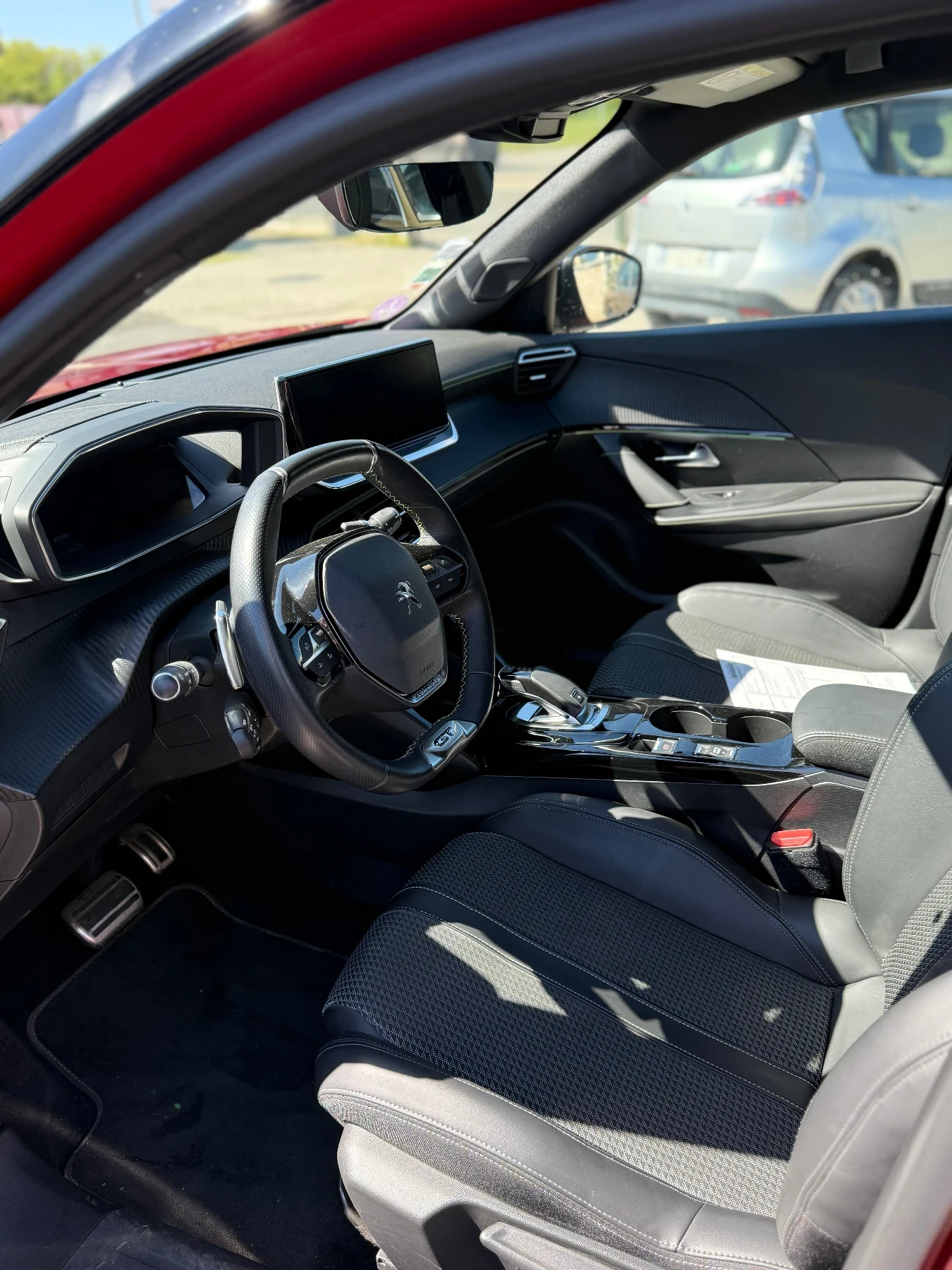 Peugeot 2008 1.2 GT line/360 Camera/i-Cockpit 3D - изображение 4