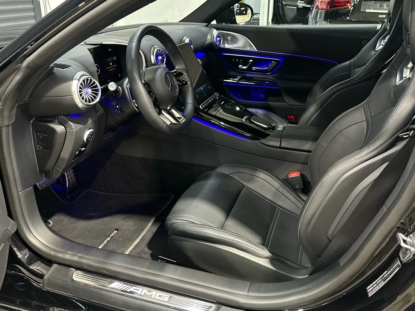 Mercedes-Benz SL 63 AMG / 4-MATIC/ PERFORMANCE SEATS/ BURM/ NIGHT/ HEAD UP - изображение 8