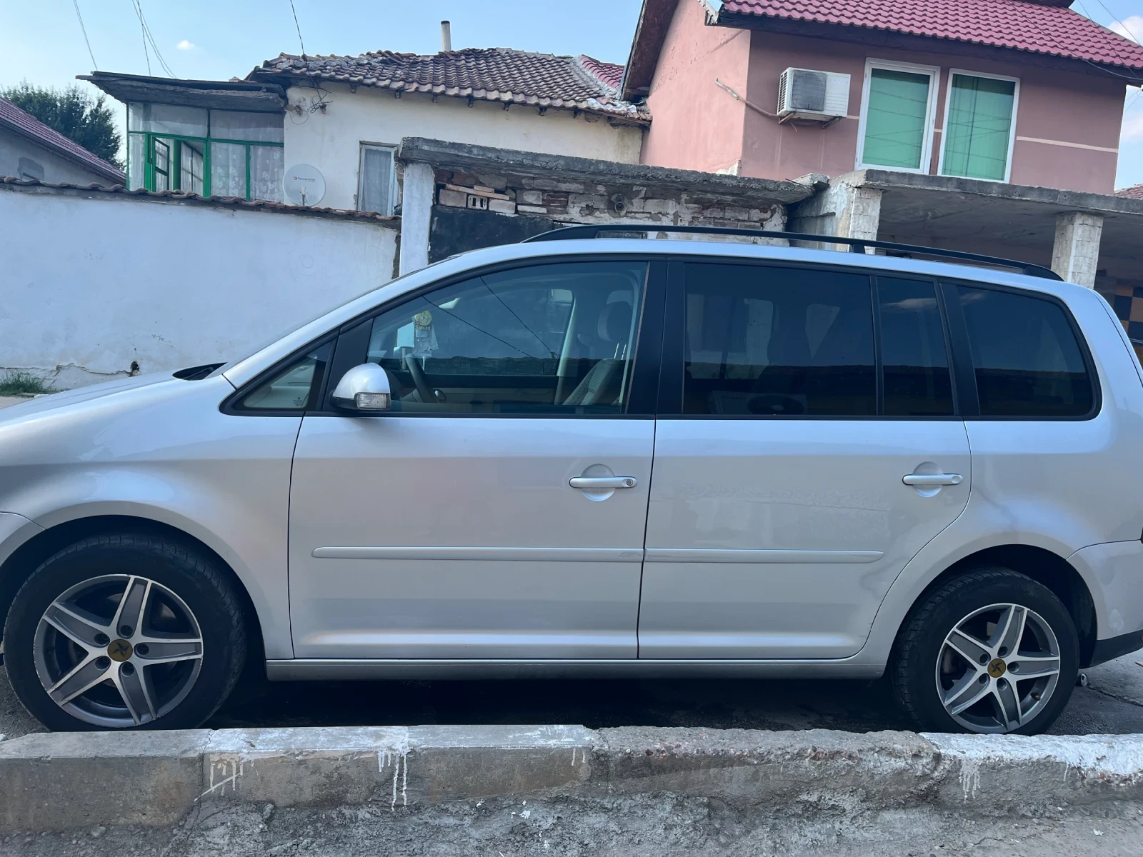 VW Touran  - изображение 2