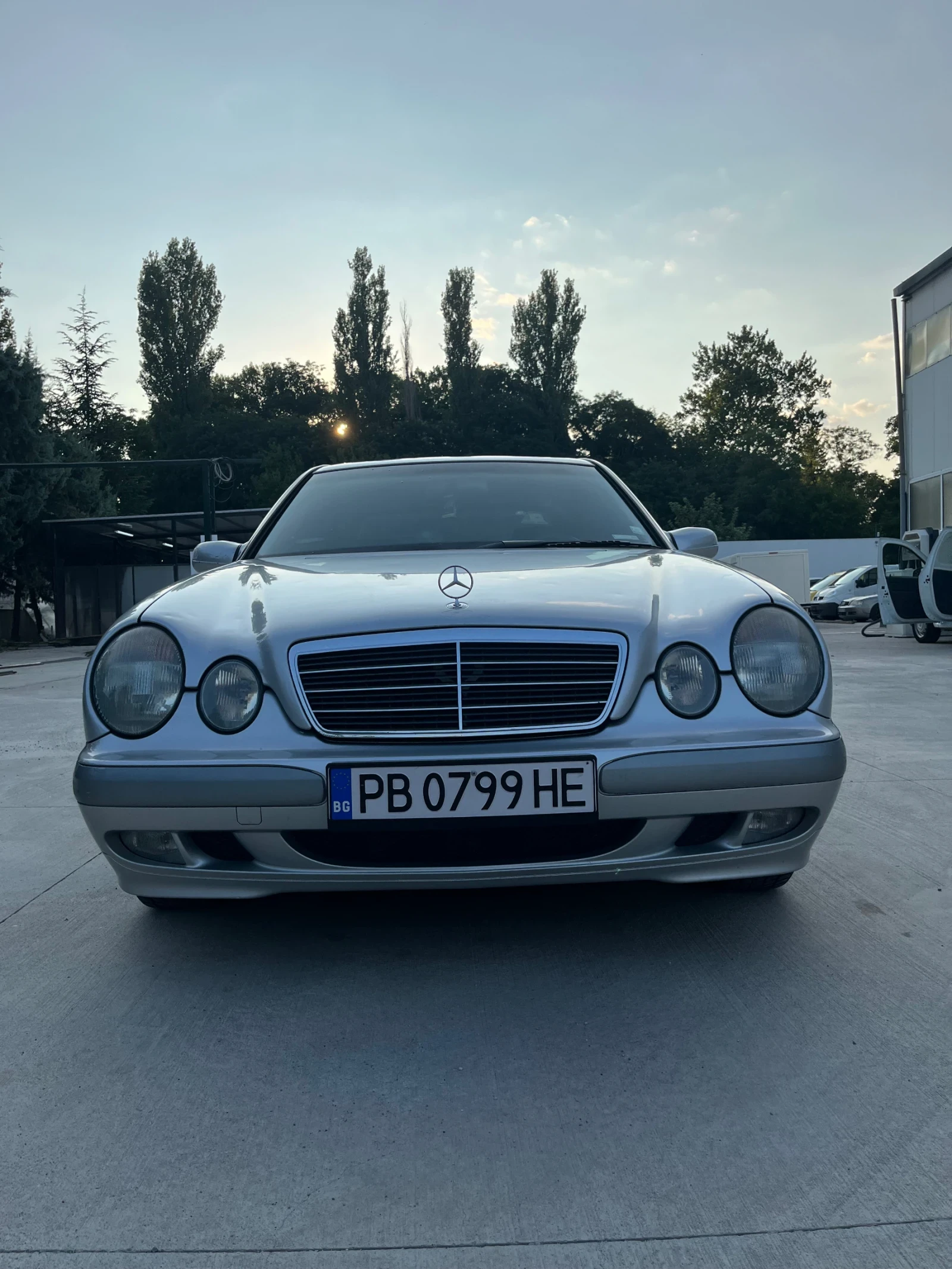 Mercedes-Benz E 200  - изображение 2