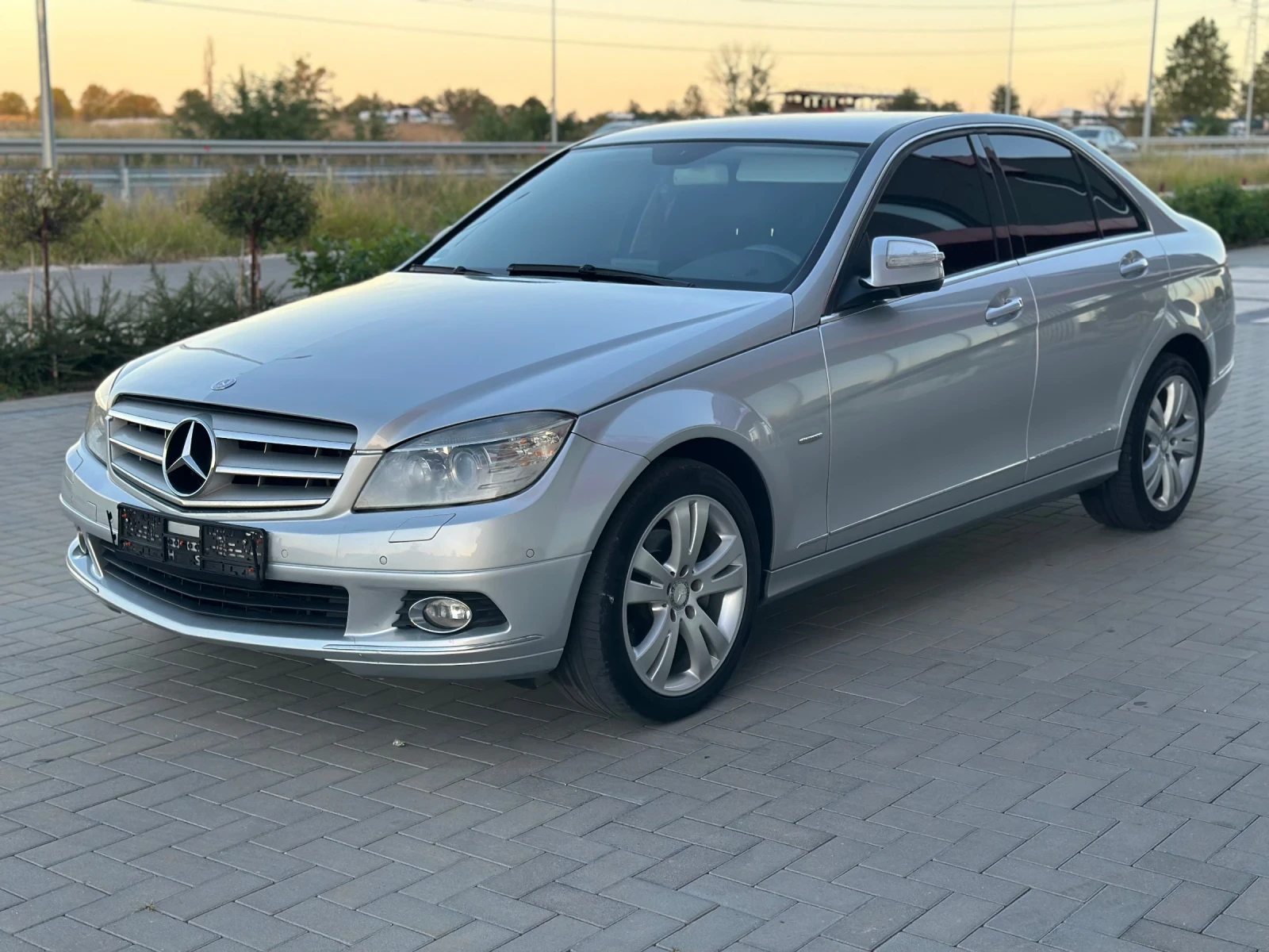 Mercedes-Benz C 280 V6 3.0i 231 ks Авточат 7G / Нави / кожа - изображение 2