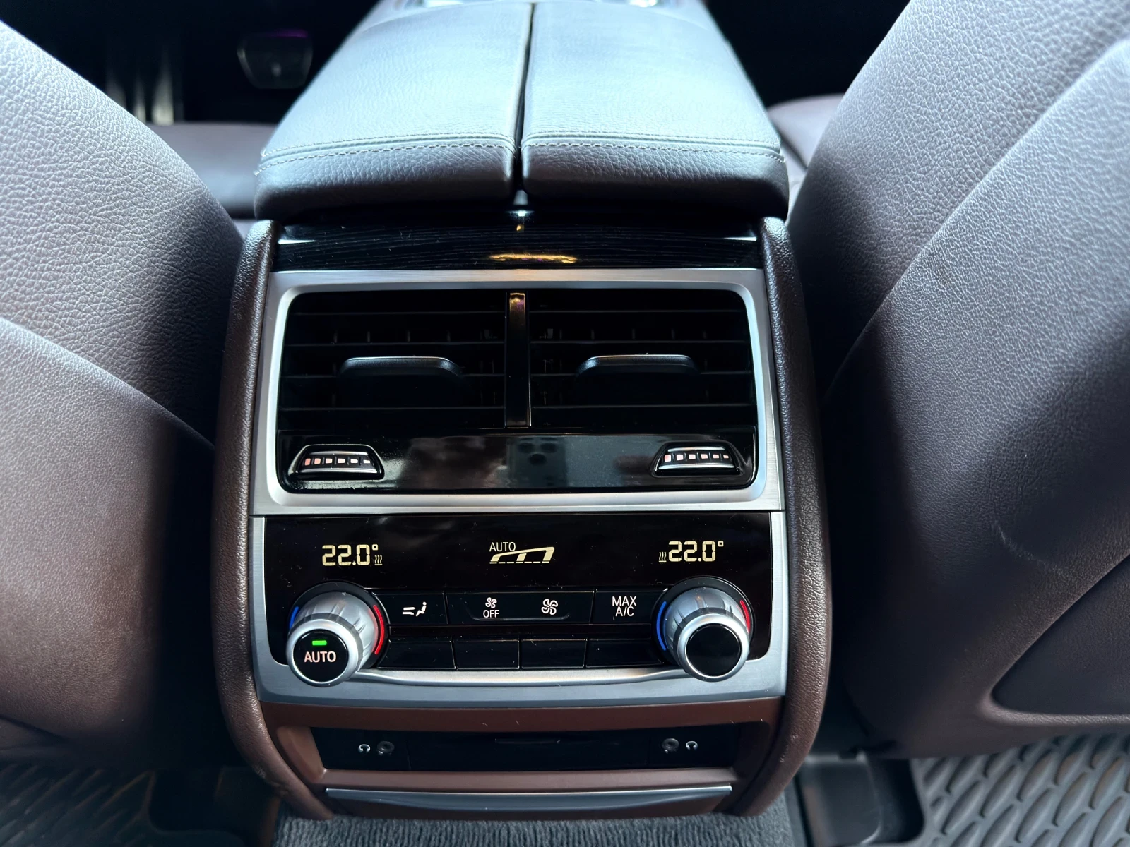 BMW 730 xDrive/3xTV/M-Packet/Massage/360cam/DISTR/LINE-ASS, снимка 13 - Автомобили и джипове - 53747584