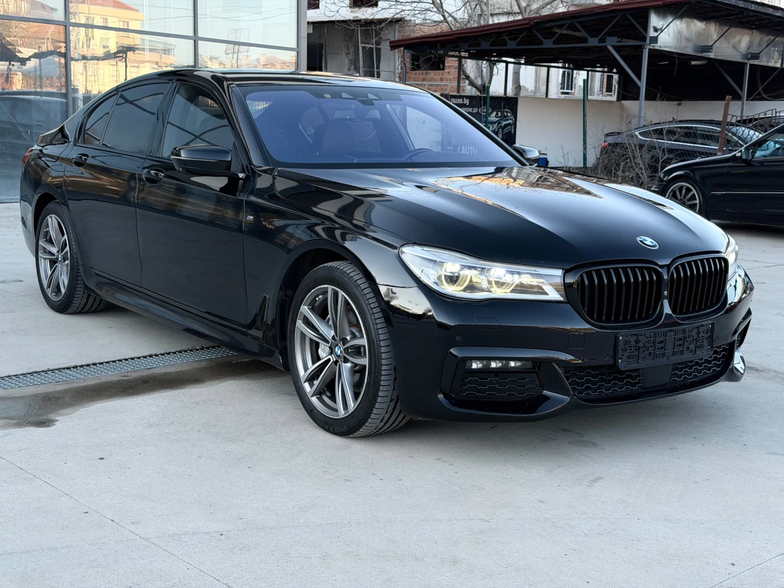 BMW 730 xDrive/3xTV/M-Packet/Massage/360cam/DISTR/LINE-ASS, снимка 8 - Автомобили и джипове - 53747584