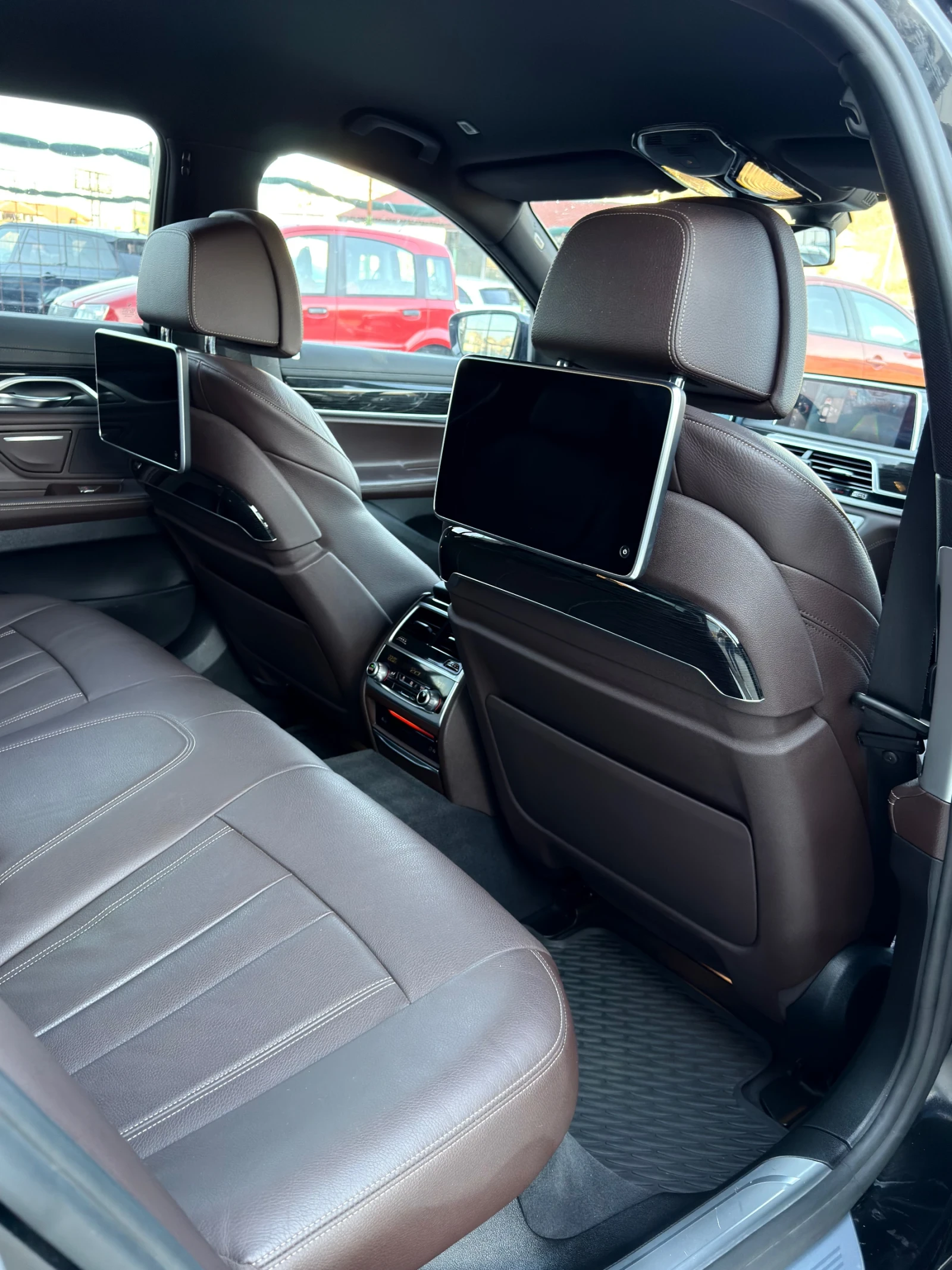 BMW 730 xDrive/3xTV/M-Packet/Massage/360cam/DISTR/LINE-ASS, снимка 14 - Автомобили и джипове - 53747584