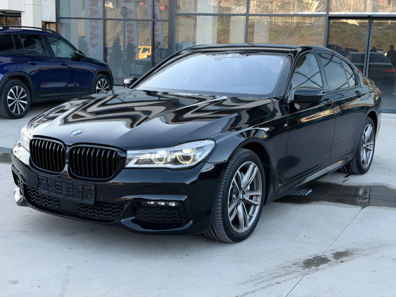 BMW 730 xDrive/3xTV/M-Packet/Massage/360cam/DISTR/LINE-ASS, снимка 2 - Автомобили и джипове - 53747584