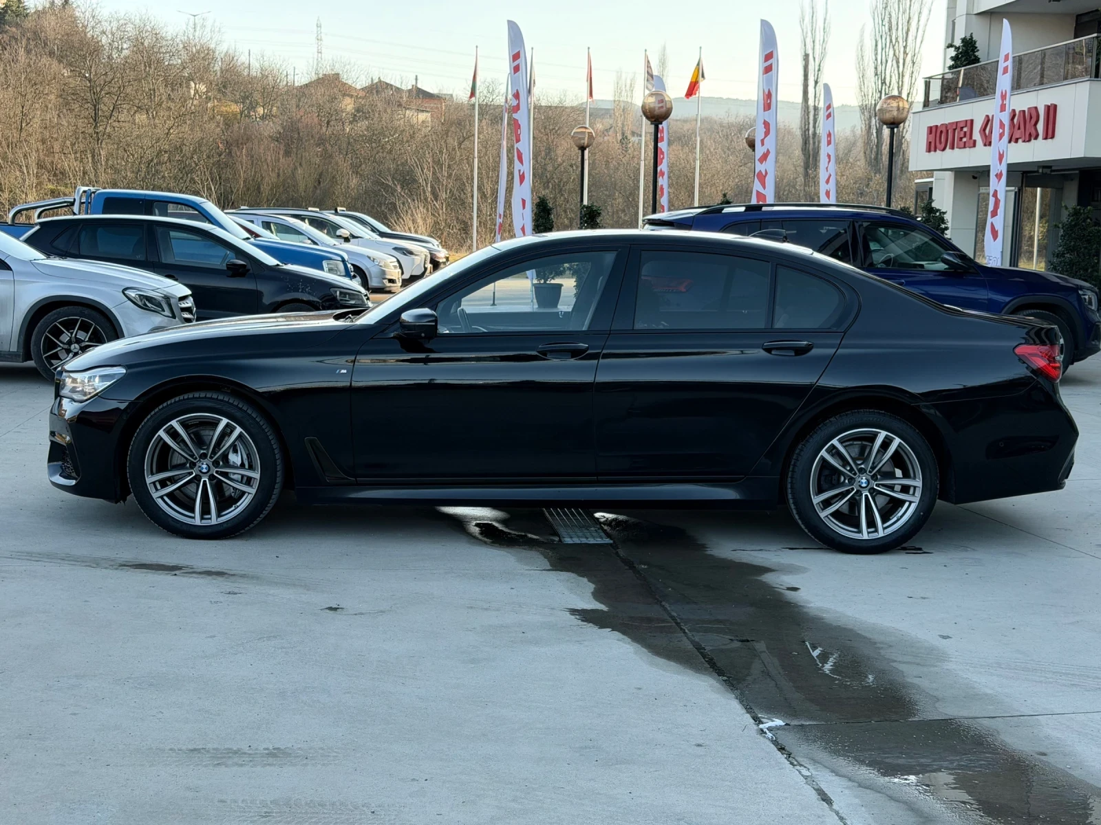 BMW 730 xDrive/3xTV/M-Packet/Massage/360cam/DISTR/LINE-ASS, снимка 3 - Автомобили и джипове - 53747584